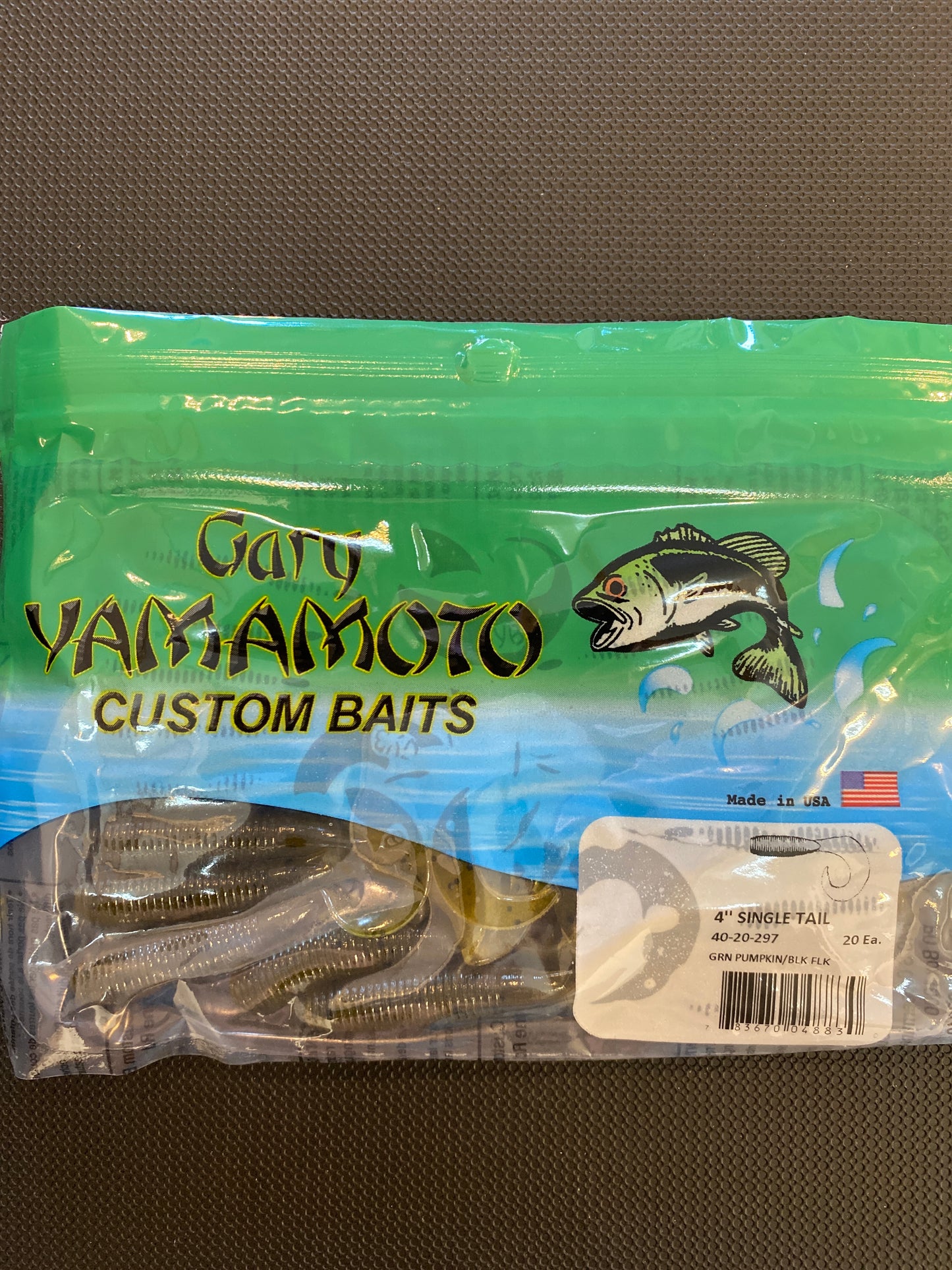 Gary Yamamoto 4" Single Tail Green pumpkin / Black flake