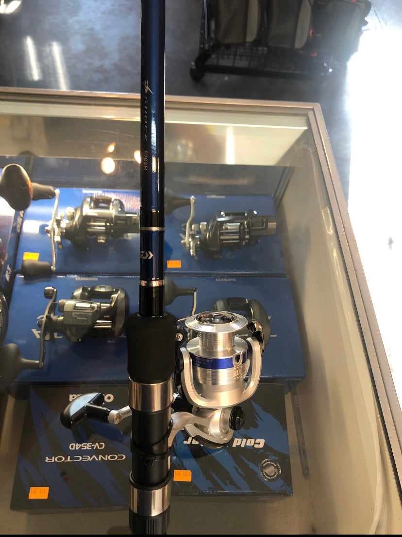 DAIWA D-SHOCK SPIN COMBO 2-PC 7'0"M(2BB GRAPH REEL,F/GLASS ROD,FOAM HANDLE